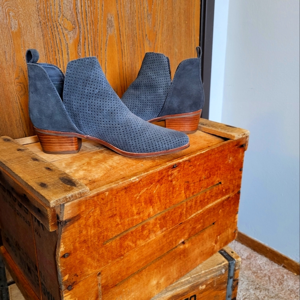 Dolce Vita Gray Kaidie boots-New